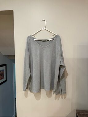 26/28 Soft by Avenue Silver V-Neck Sparkle Long-Sweater